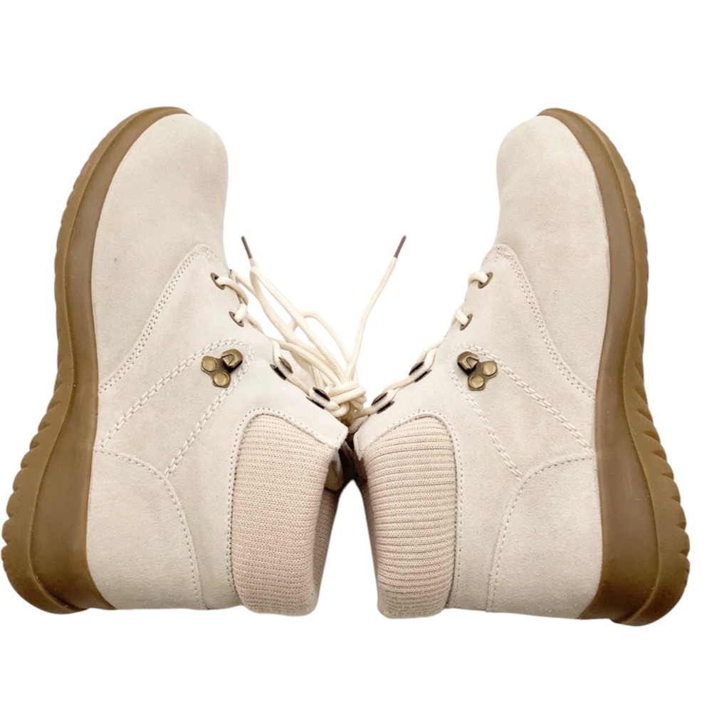 {Wanderlust} Boston Suede Lace up Ankle Booties - Picture 3 of 7